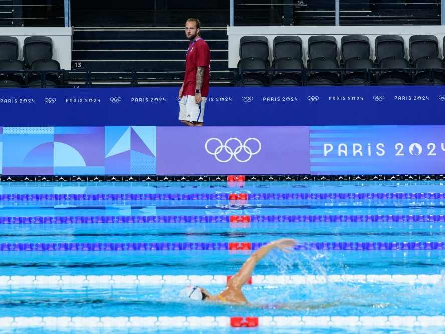Quentin Coton au bord du bassin olympique de Paris 2024