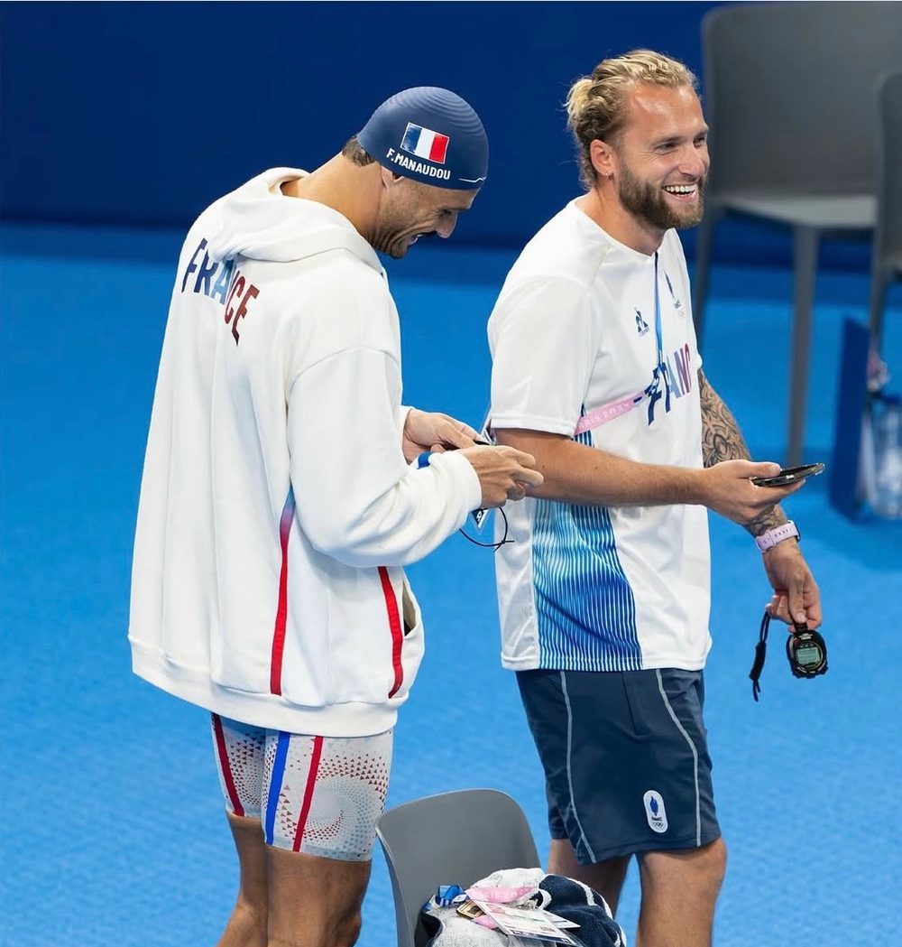 Quentin Coton et Florent Manaudou, rires au bord du bassin de Paris 2024